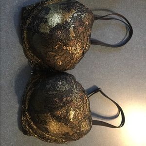 Victoria’s secret Bra. Black/gold padded. 34DD